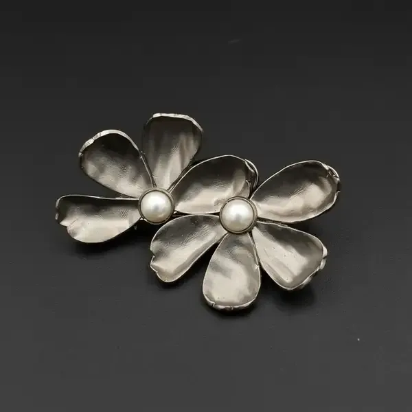 4_Petal_Floral_Charm_Stud_Earrings(Black)