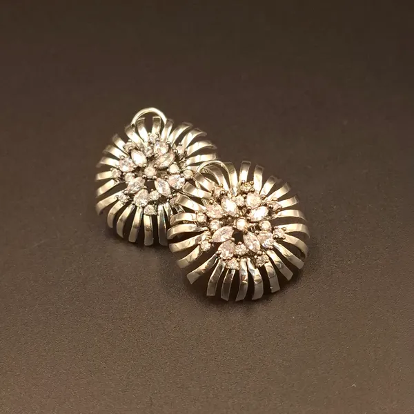 Sparkling_Studs_Everyday_Glam_Crystal_Earrings_-_Silver
