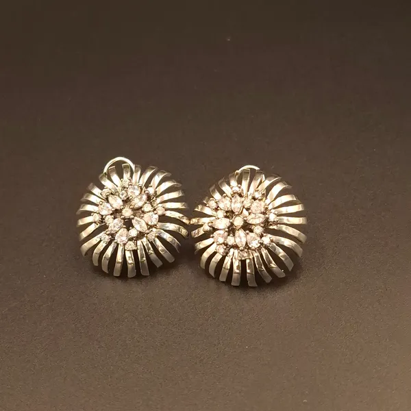 Sparkling_Studs_Everyday_Glam_Crystal_Earrings_-_Silver
