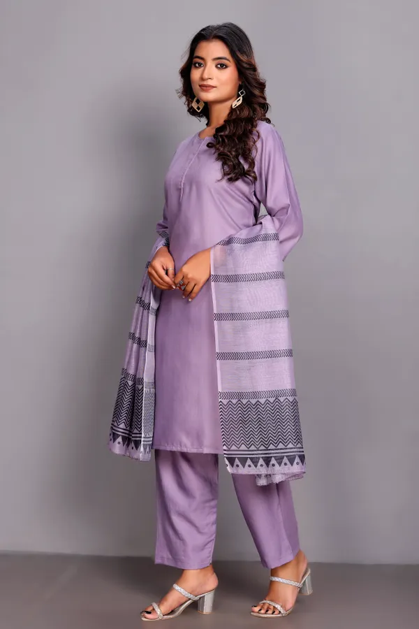 Lavender_Embellished_Traditional_Kurta_Set_with_Soft_Floral_Dupatta_for_Girls_and_Women