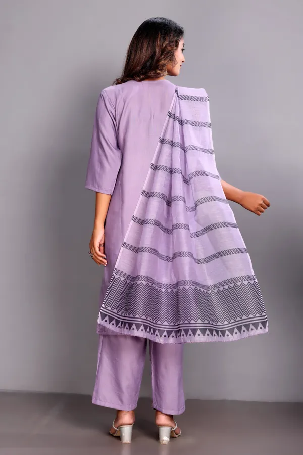 Lavender_Embellished_Traditional_Kurta_Set_with_Soft_Floral_Dupatta_for_Girls_and_Women