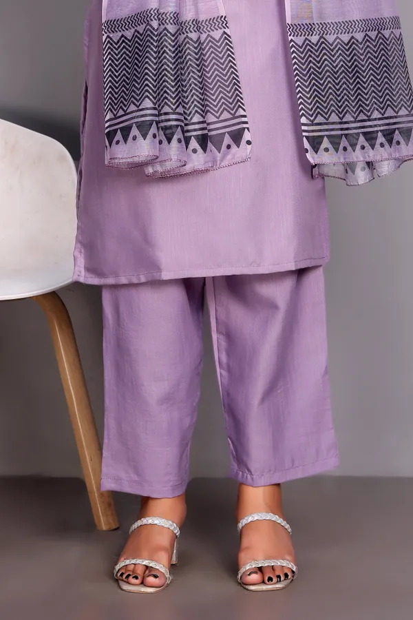 Lavender_Embellished_Traditional_Kurta_Set_with_Soft_Floral_Dupatta_for_Girls_and_Women