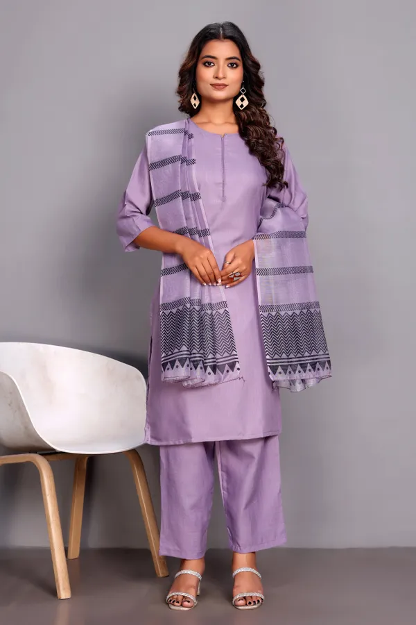 Lavender_Embellished_Traditional_Kurta_Set_with_Soft_Floral_Dupatta_for_Girls_and_Women