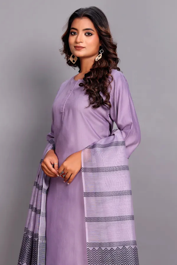 Lavender_Embellished_Traditional_Kurta_Set_with_Soft_Floral_Dupatta_for_Girls_and_Women