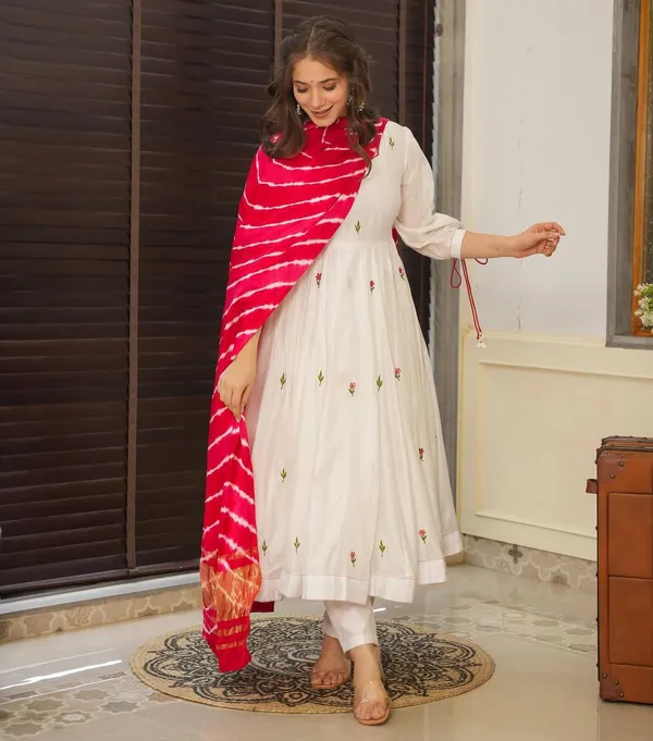 Summer_Ready_Off_White_Chanderi_Embroidered_Kurta_Set_with_Dupatta_for_Women