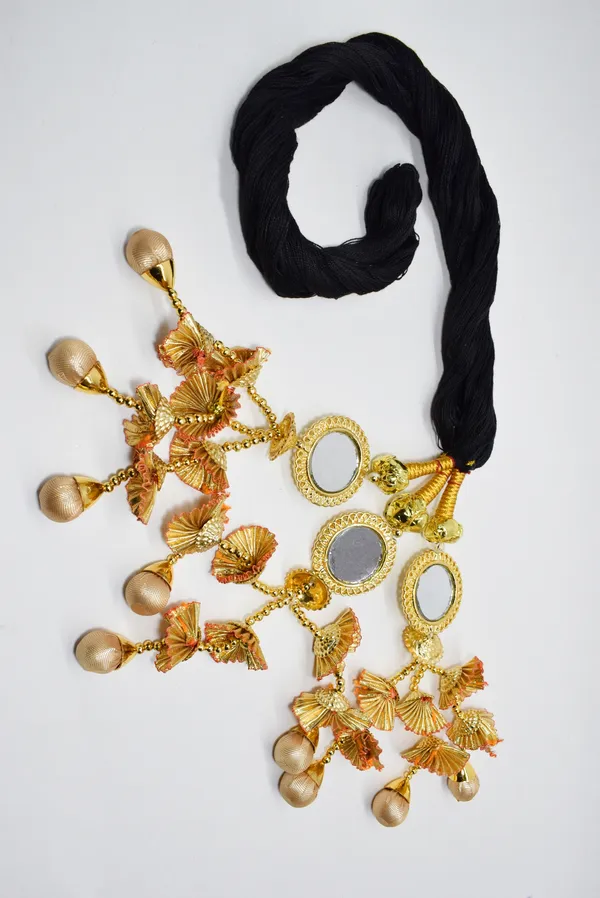 Golden_Lightweight_Paranda_With_Round_Mirror_&_Gota_Work_For_Women