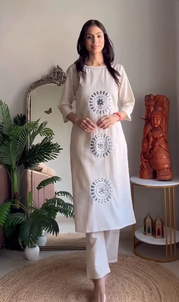 Elegant_Ivory_Cotton_Flex_Kurta_Set