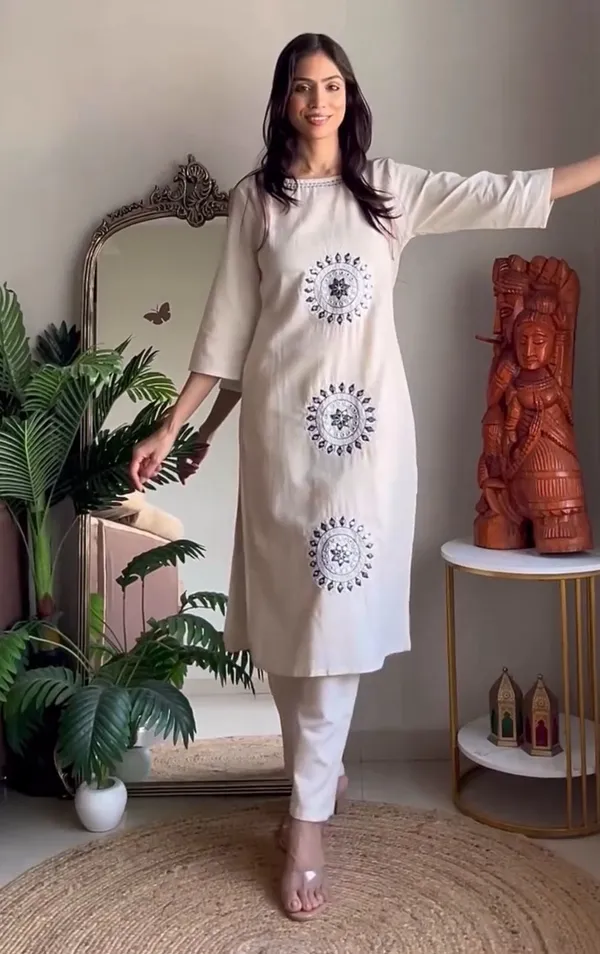 Elegant_Ivory_Cotton_Flex_Kurta_Set