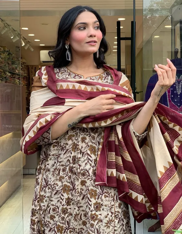 Dreamy_Flared_Anarkali_Set