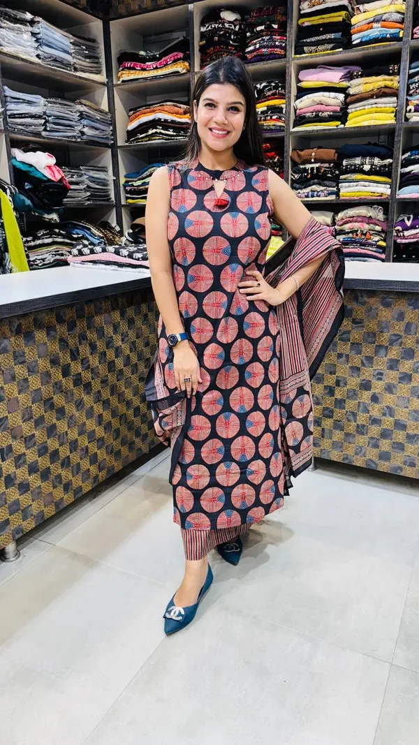Pure_Heavy_Cotton_Kurti_Pant_Dupatta_Set