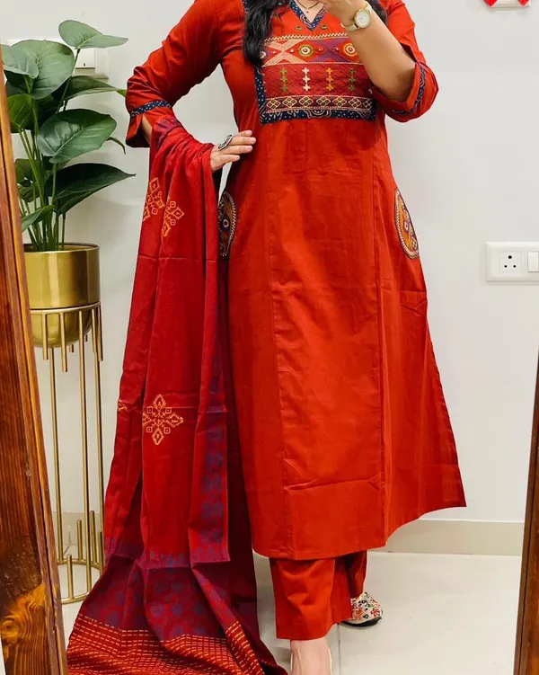 Dhabu_Cotton_Embroidery_Suit_Set