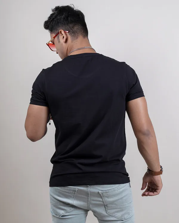 Black_Plain_Premium_&_Elegant_Round_Neck_T-Shirt_For_Men