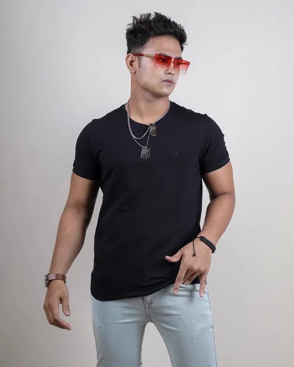 Black_Plain_Premium_&_Elegant_Round_Neck_T-Shirt_For_Men