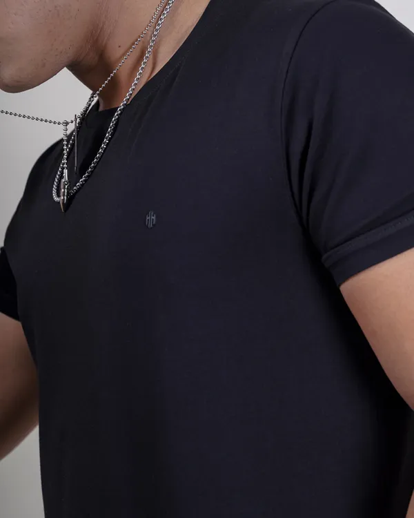 Black_Plain_Premium_&_Elegant_Round_Neck_T-Shirt_For_Men
