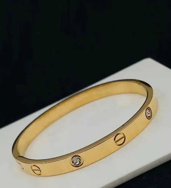 Gold_Elegant_Design_Love_Cartier_Bracelet_For_Women