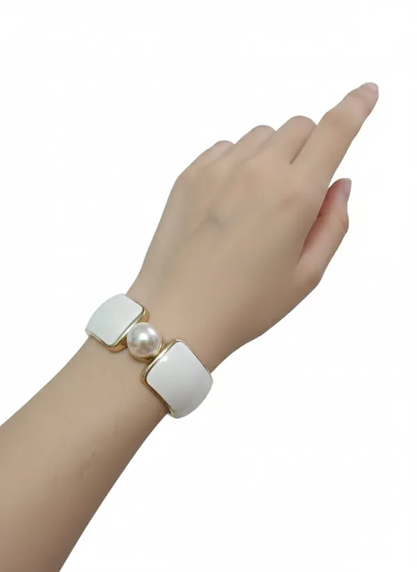 Imitatiom_Pearl_Enamel_White_Bracelet