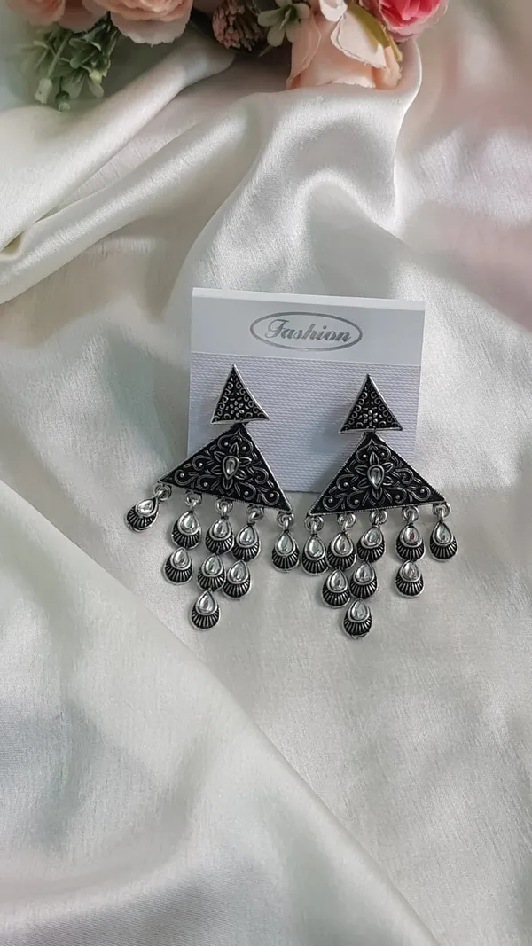 Oxidised_Silver_Triangle_Earing