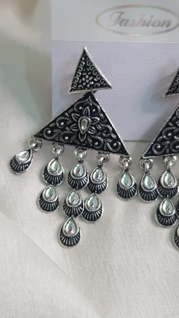 Oxidised_Silver_Triangle_Earing