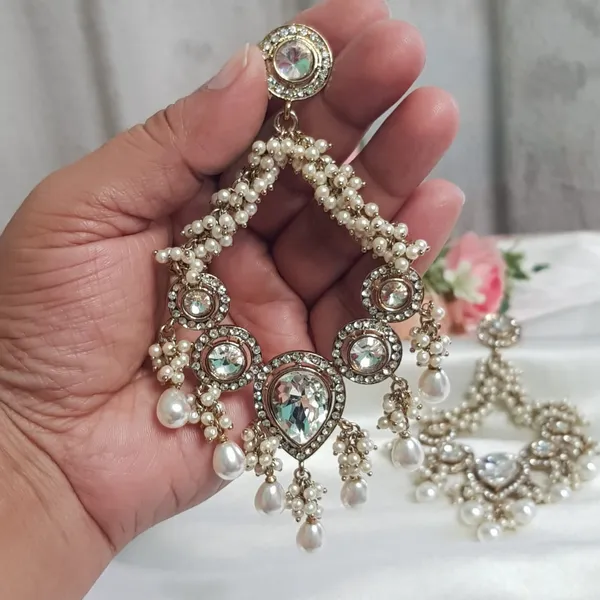 Silver_Elegant_Design_Chandbali_Kundan_Earrings_For_Women