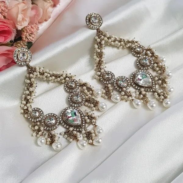 Silver_Elegant_Design_Chandbali_Kundan_Earrings_For_Women