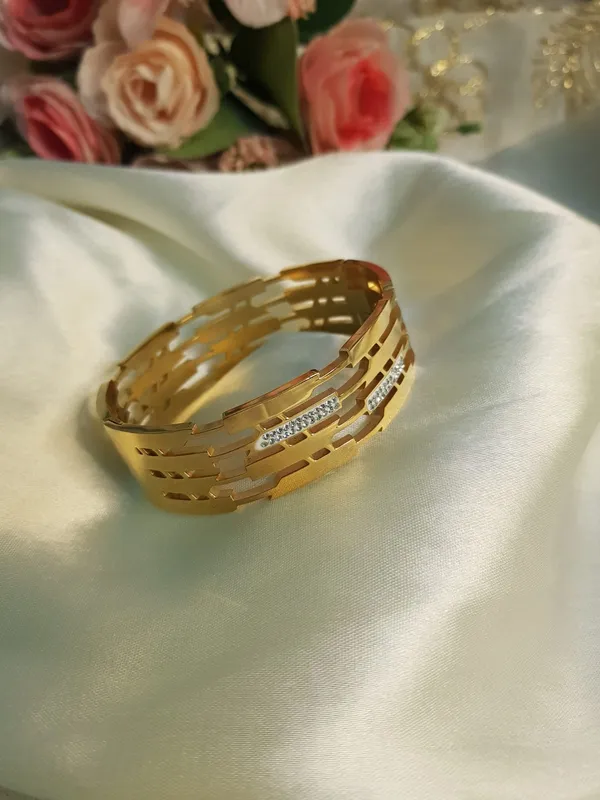 Gold_Elegant_Design_Aurora_Grid_Bracelet_For_Women