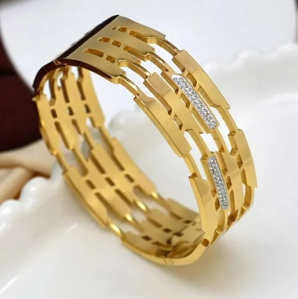 Gold_Elegant_Design_Aurora_Grid_Bracelet_For_Women
