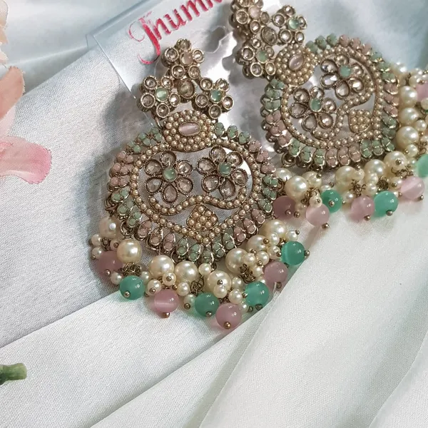 Green_Elegant_Design_Earrings_For_Women