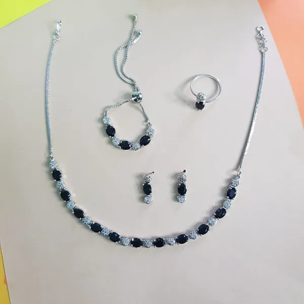 Black_Elegant_Design_Necklace_Set_For_Women