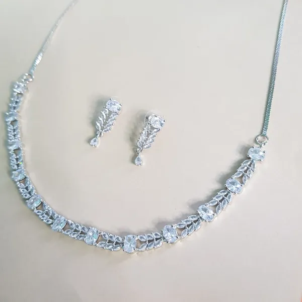 Silver_Elegant_Design_Sleek_AD_Necklace_Set_For_Women