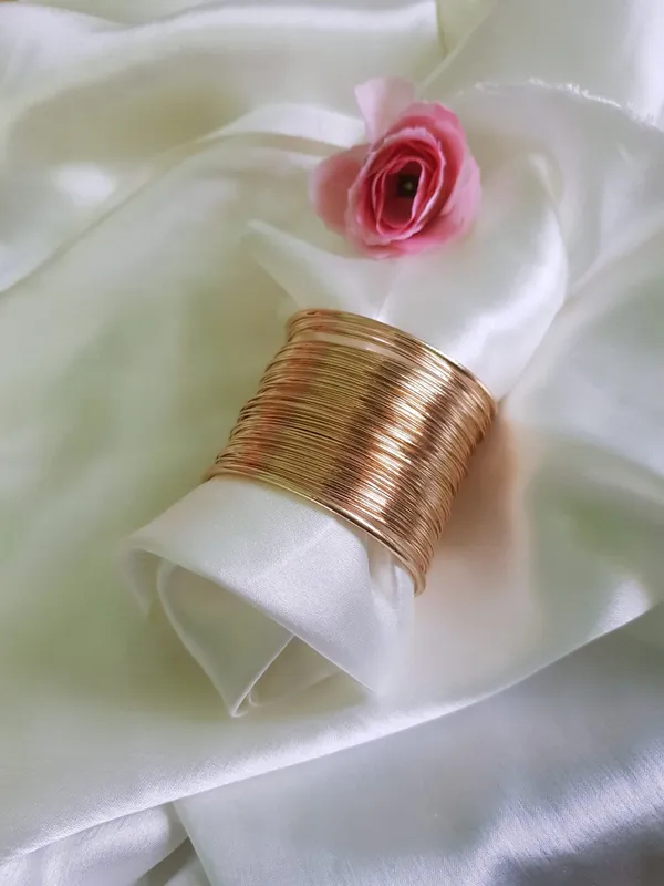 Gold_Elegant_Design_Cuff_Bracelet_For_Women