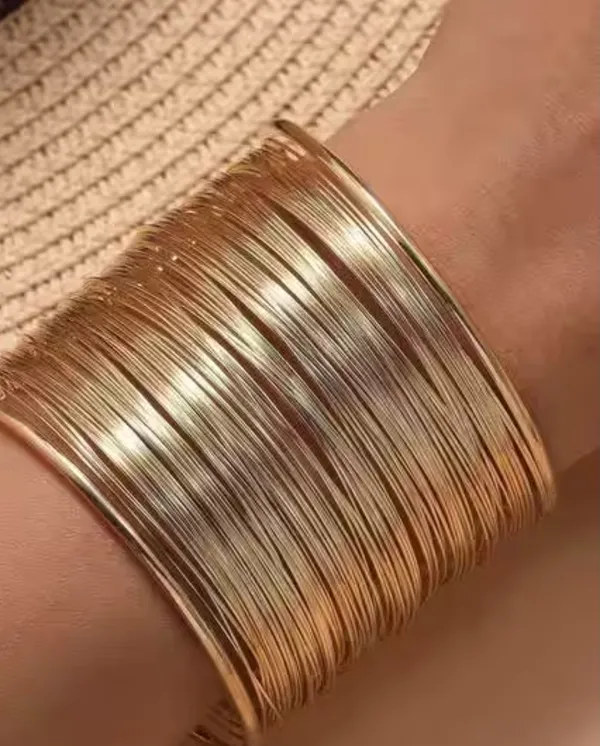 Gold_Elegant_Design_Cuff_Bracelet_For_Women