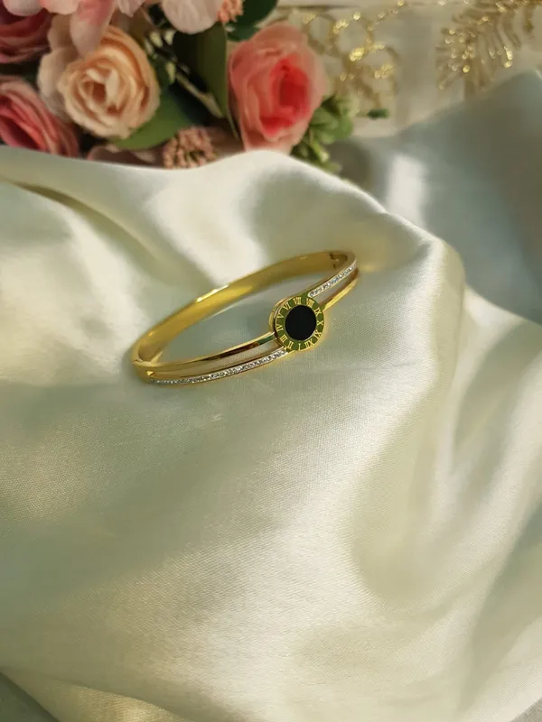 Gold_Elegant_Design_Crystal_Clock_Bracelet_For_Women