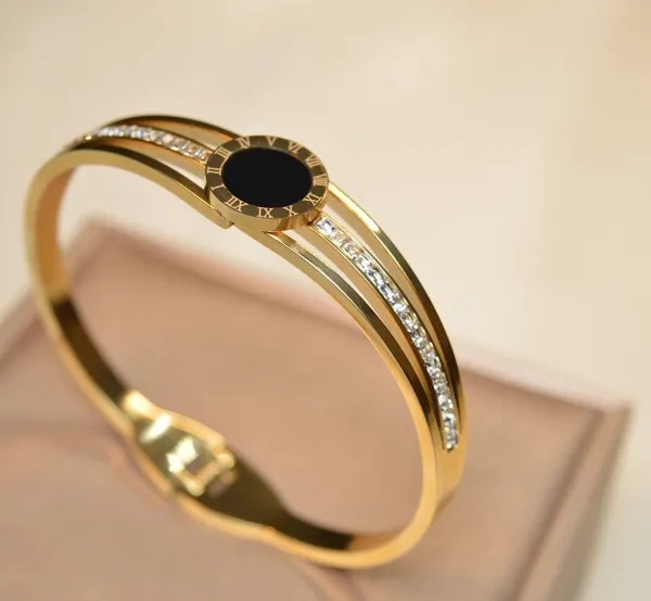 Gold_Elegant_Design_Crystal_Clock_Bracelet_For_Women
