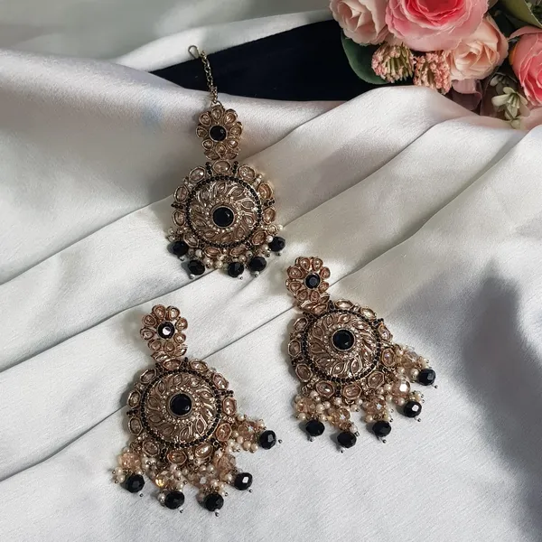 Black_Elegant_Design_Mangtika_Set_For_Women
