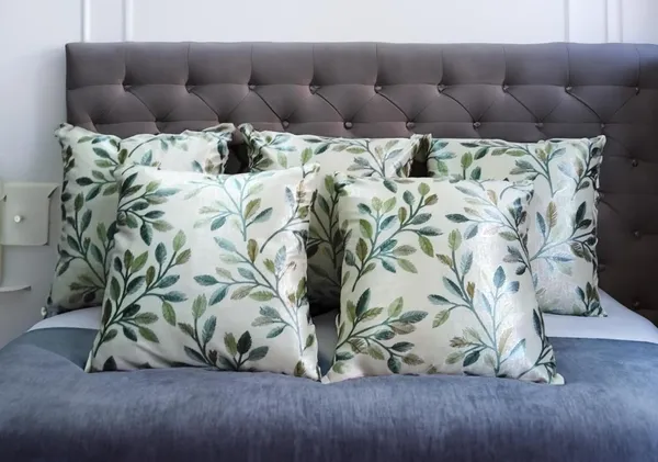 Green_Large_Decorative_Throw_Pillow_Cover_For_Sofa,_Bed,_And_Living_Room_|_Reversible_With_Zip_Closure_|_Heavy_Knitting_Print_3D_Flower_Cushion_Cover
