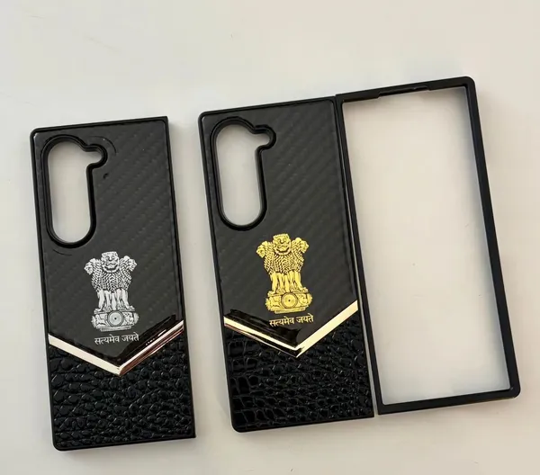 AK_PREMIUM_Satyamev_Jayate_Luxury_Carbon_Fiber_&_Genuine_Leather_Case_with_Metal_Frame_for_Samsung_Galaxy_Z_Fold_7_|_Executive_Protective_Back_Cover