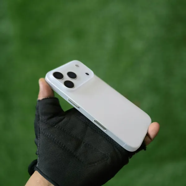 Ultra-Thin_Skin_Case_for_iPhone_17_Pro_/_Pro_Max_|_Matte_Frosted_Minimal_Back_Cover_|_Slim_Lightweight_Anti-Fingerprint_Soft_Case_|_Shock-Resistant_Precision_Fit