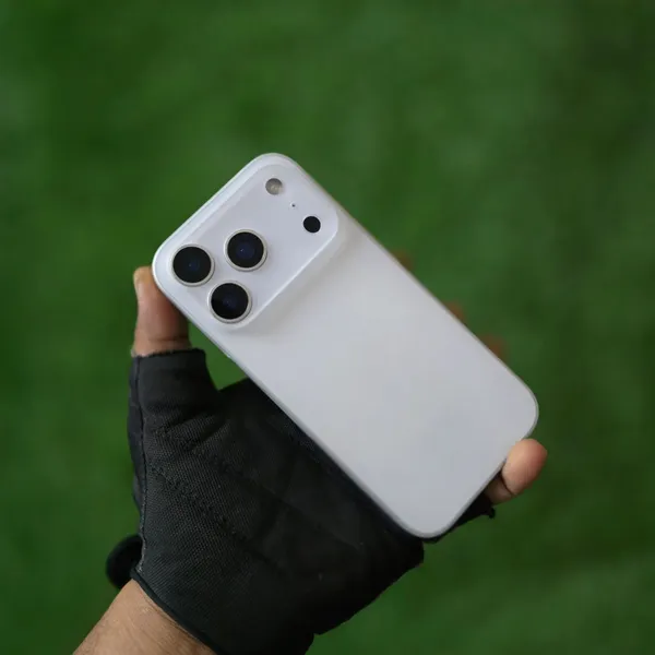 Ultra-Thin_Skin_Case_for_iPhone_17_Pro_/_Pro_Max_|_Matte_Frosted_Minimal_Back_Cover_|_Slim_Lightweight_Anti-Fingerprint_Soft_Case_|_Shock-Resistant_Precision_Fit