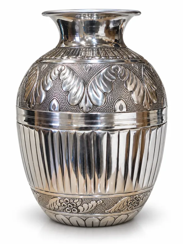 Handcrafted_Aluminum_Decorative_Flower_Vase_|_Textured_&_Engraved_Metal_Vase_|_Elegant_Home_Decor_for_Living_Room,_Bedroom,_Office_&_Entryway_|_30.5_cm