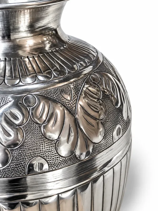 Handcrafted_Aluminum_Decorative_Flower_Vase_|_Textured_&_Engraved_Metal_Vase_|_Elegant_Home_Decor_for_Living_Room,_Bedroom,_Office_&_Entryway_|_30.5_cm