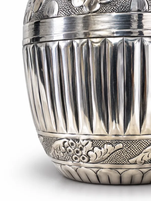 Handcrafted_Aluminum_Decorative_Flower_Vase_|_Textured_&_Engraved_Metal_Vase_|_Elegant_Home_Decor_for_Living_Room,_Bedroom,_Office_&_Entryway_|_30.5_cm