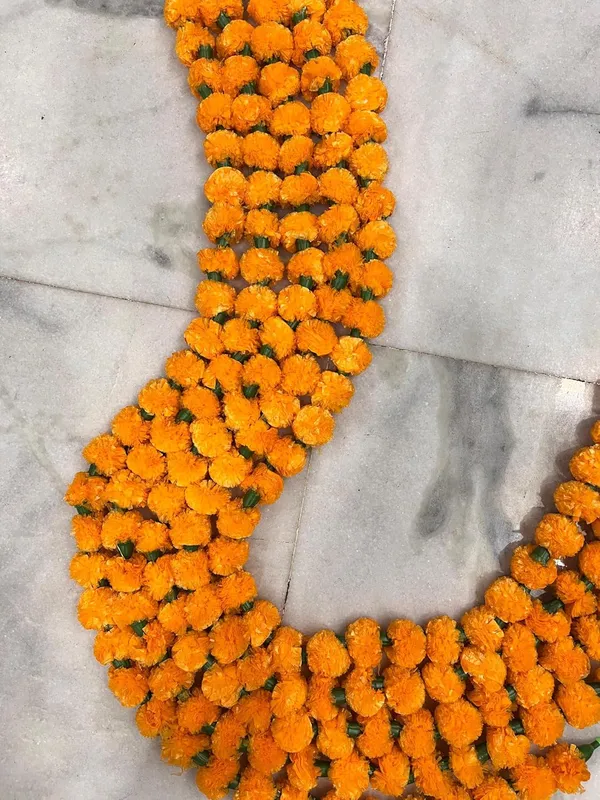 Light_Orange_Artificial_Garland_Real_Looking_Toran_For_Decoration__(_4Ft_)