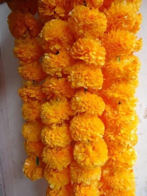 Light_Orange_Artificial_Genda_Phool_Garland_Toran_For_Decoration__(_4.5Ft_)