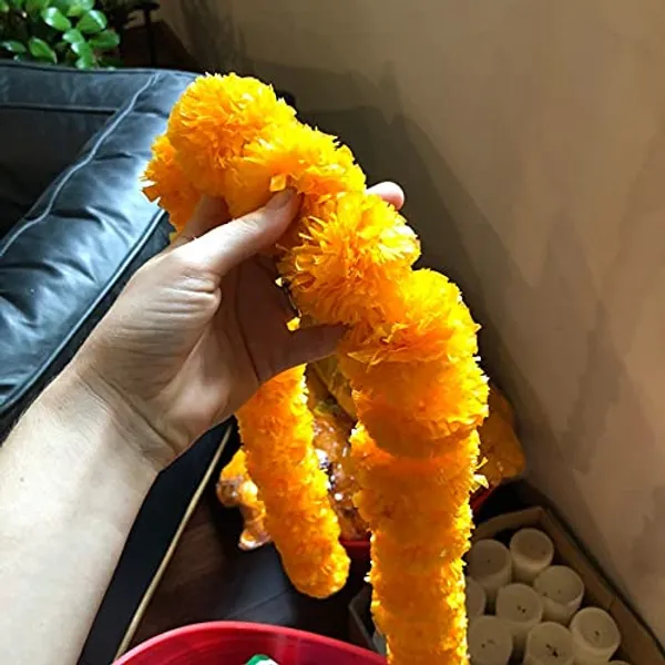 Light_Orange_Artificial_Genda_Phool_Garland_Toran_For_Decoration__(_4.5Ft_)