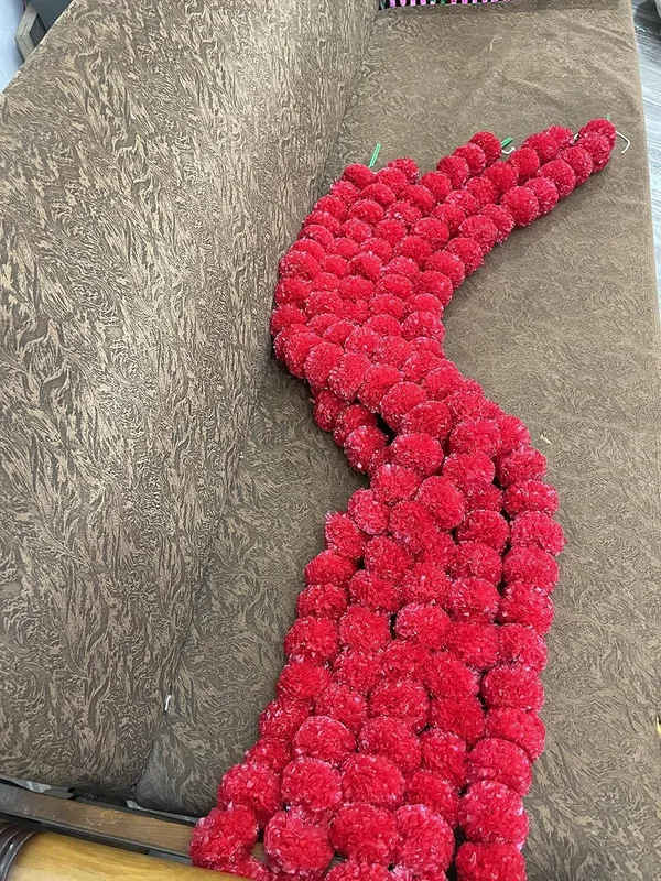 Red_Artificial_Fluffy_Flowers_Garlands_For_Home_Decoration___(_4.5Ft_)