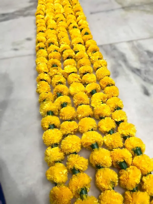 Yellow_Artificial_Garland_Real_Looking_Toran_For_Decoration__(_118_cm_)