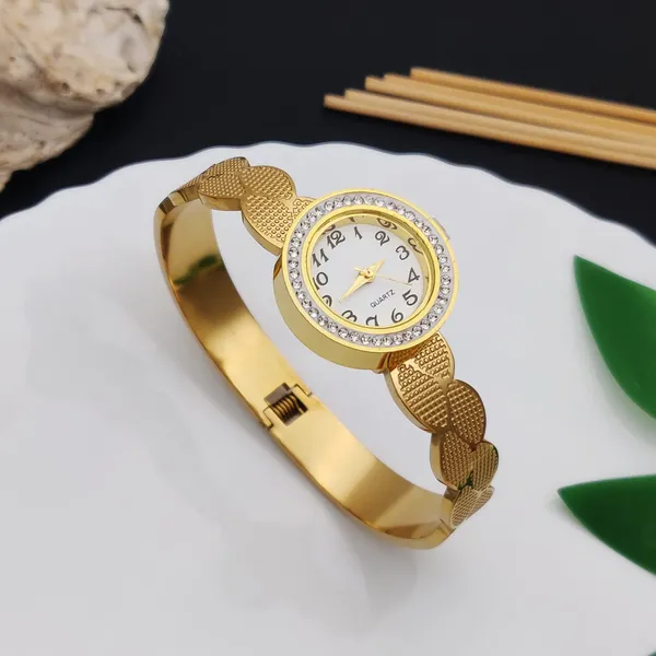 Anti-Tarnish_Gold-Plated_Textured_Leaf_Women_Bracelet_Watch