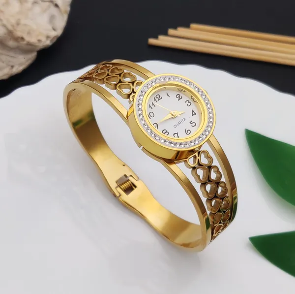 Anti-Tarnish_Gold-Plated_Heart_Cutwork_Women_Bracelet_Watch
