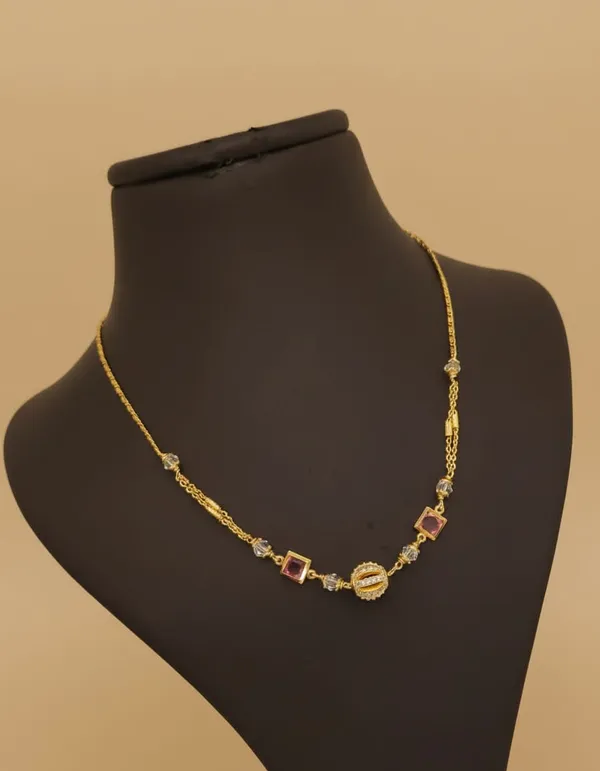 Elegant_Gold_Designer_Pendant_Necklace