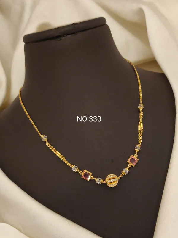 Elegant_Gold_Designer_Pendant_Necklace